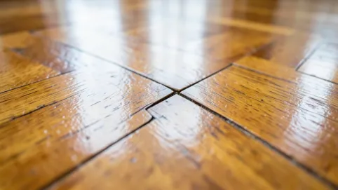 Szczeliny w parkiecie po lakierowaniu